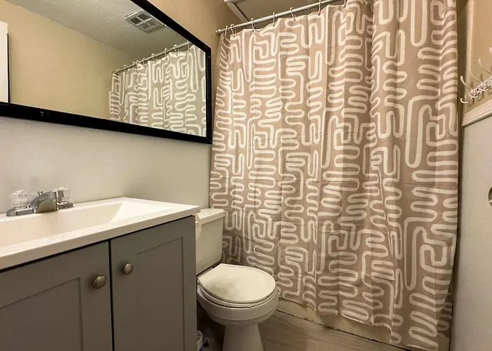 Sleeps 4 Charming 1 Bedroom With 2 Beds Wifi Apartment *